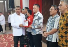 Konsisten Donor Darah, Imigrasi Karimun Raih Penghargaan Mitra Donor Terbaik PMI